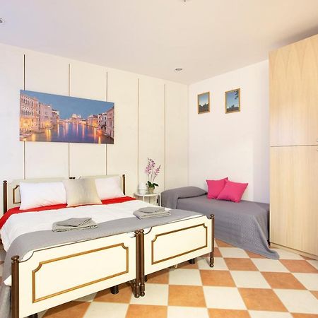 Residenza Giulia Appartement Venetië Buitenkant foto